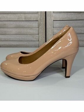 CLARKS Patent Leather Platform Pumps Beige-8W